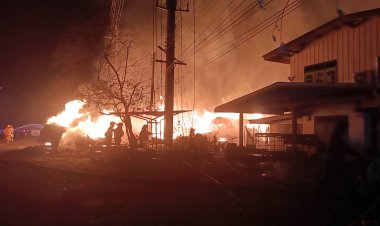 ระทึก!ไฟไหม้โกดังร้านซื้อขายไม้พาเลทปราจีนบุรีวอดทั้งหลัง