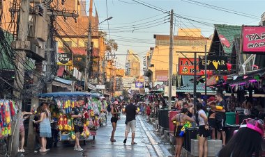 สงกรานต์พัทยาคึกคัก "ต่างชาติ-ไทย"แห่สาดน้ำแน่น ซอย 7-8 แทบแตก