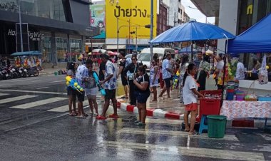 พิษน้ำมันแพงทัวร์มาเลเซีย-ขับรถมาเล่นสงกรานต์หาดใหญ่วูบ