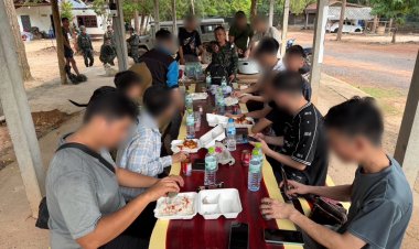 กกล.สุรนารีสกัดจับ 12 ชาวเวียดนามถูกหลอกทำงานแก๊งคอลฯในเขมรลักล้อมข้ามแดนช่อสะงำ