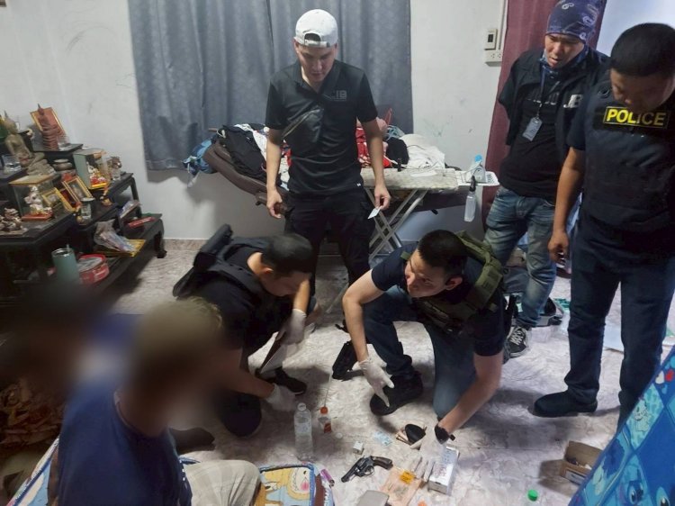 ตำรวจบุกรวบพ่อค้าวัย 36 ขายปืนออนไลน์คาคอนโดย่านบางซื่อ