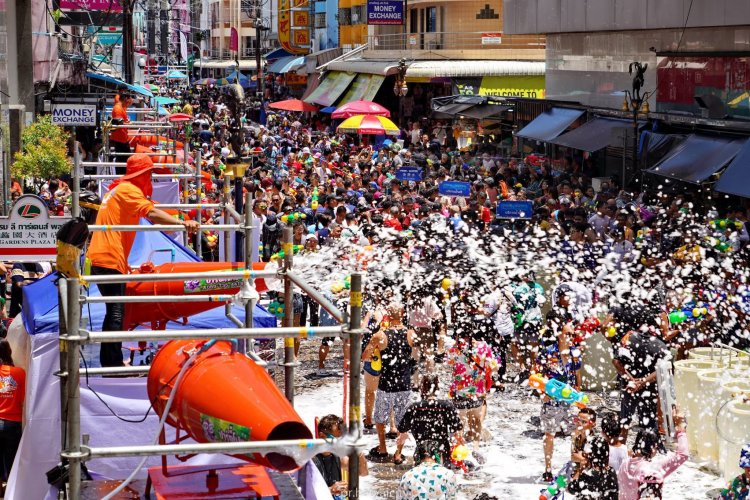สงกรานต์หาดใหญ่ “Hatyai Midnight Songkran 2026”คึกคัก ทัวร์มาเลเซียแห่จอมห้องพักเกือบเต็ม 100%