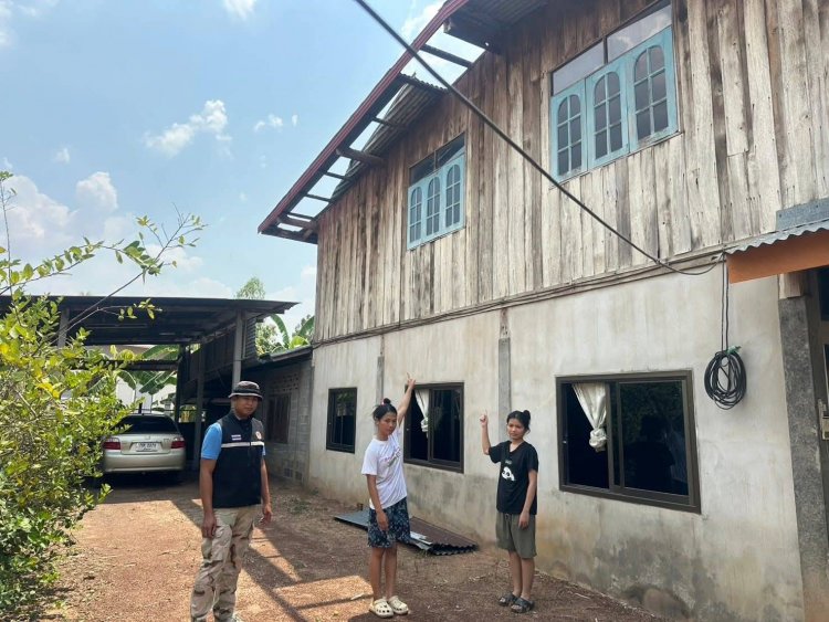 พายุฤดูร้อนพัดกระหน่ำศรีรัตนะ! บ้านเรือนเสียหายยับกว่า 50 หลัง เร่งช่วยเหลือผู้ประสบภัย