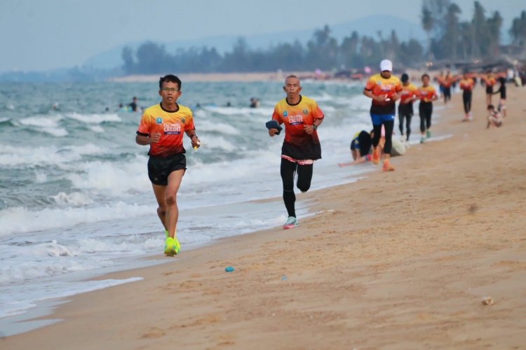 นราธิวาส คึกคัก! ผู้ว่าฯ เปิดกิจกรรม "วิ่งริมเล" ปักหมุดใหม่ ณ หาดบ้านทอน ผลักดันสู่แลนด์มาร์คการท่องเที่ยวที่สวยงามและปลอดภัย