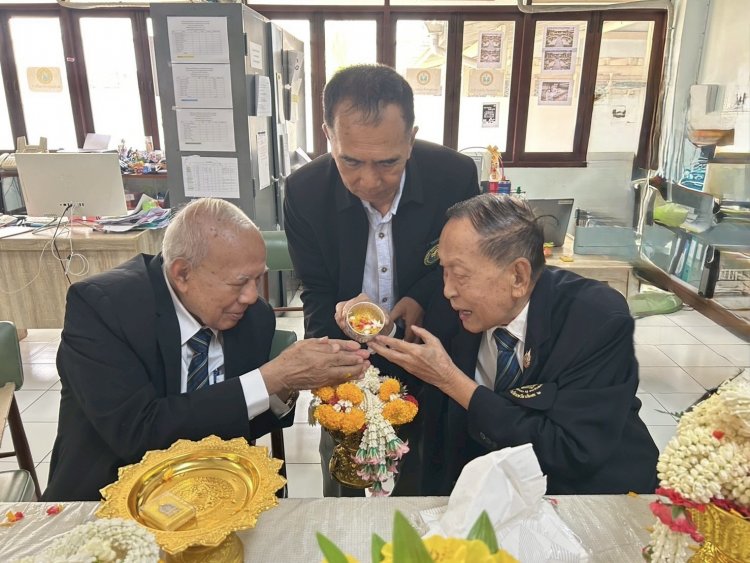 อบอุ่นวันปีใหม่ไทย! สมาคมฯ จัดพิธีสรงน้ำพระ รดน้ำขอพร สืบสานประเพณี นื่องในเทศกาลสงกรานต์