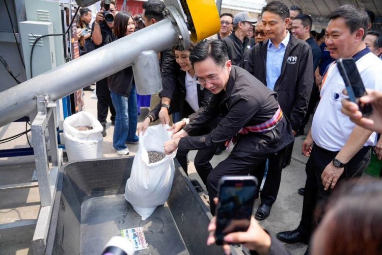เพื่อไทยเปิดตัว ‘ปุ๋ยสั่งตัด’ ฝ่าวิกฤตราคาแพงฟื้นดิน-ลดต้นทุนสูงสุด 60%