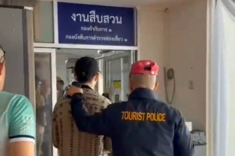 บุกรวบหนุ่มมะกัน แอบฉกกระเป๋าเพื่อนร่วมชาติกลางสุวรรณภูมิ มูลค่าเกือบ 3 แสน