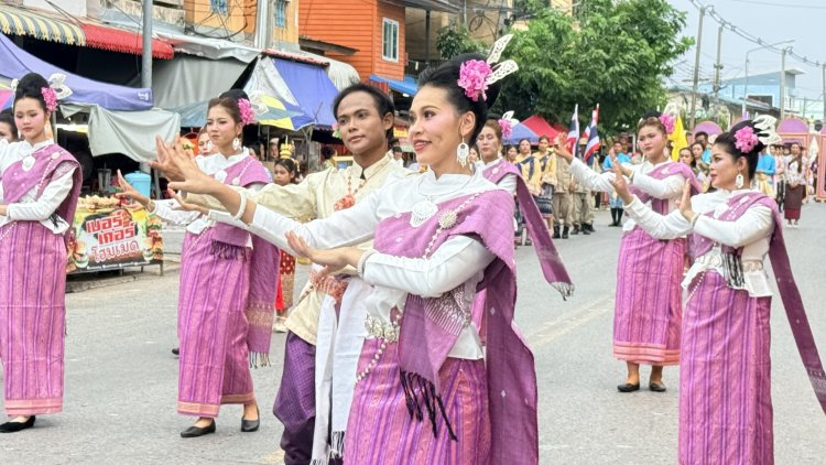 นางรำพันชีวิตร่วมสืบสานประเพณีงานบุญเดือนหก “เจ้าพ่อพระฤทธิภาชัย” บำเหน็จณรงค์