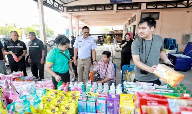 ไอเดียเก๋! นอภ.เมืองปทุมฯเปิดตลาด “ไทยช่วยไทย” ขนทัพสินค้าลดค่าครองชีพสูงสุด 58% ซื้อครบ 500 แถมตะกร้าฟรี1ใบ