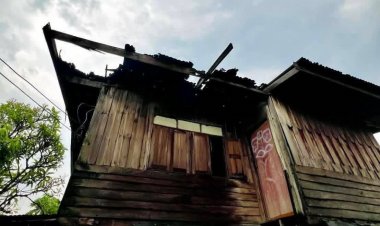 พายุพัดกระหน่ำห้วยทับทัน บ้านพัง 47 ครัวเรือน ปลัดอำเภอลุยพื้นที่เร่งช่วยเหลือผู้ประสบภัย