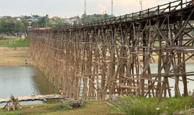 น้ำลดฮวบรอบ42ปีสะพานไม้โผล่ตอหม้อแลนด์มาร์กดังสังขละบุรีสู่ภาพงามปนวิกฤต