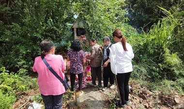 คอหวยแห่ขอโชคศาลชื่อแปลกอายุเกือบ 100 ปี หลายคนสมหวังมาแล้วทั้งบน-ล่าง