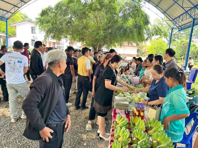 ห้วยทับทันเดินหน้า “ไทยช่วยไทย” ลดค่าครองชีพ ช่วยประชาชนเข้าถึงสินค้าราคาประหยัด ยอดขายทะลุ 3.8 หมื่นบาท