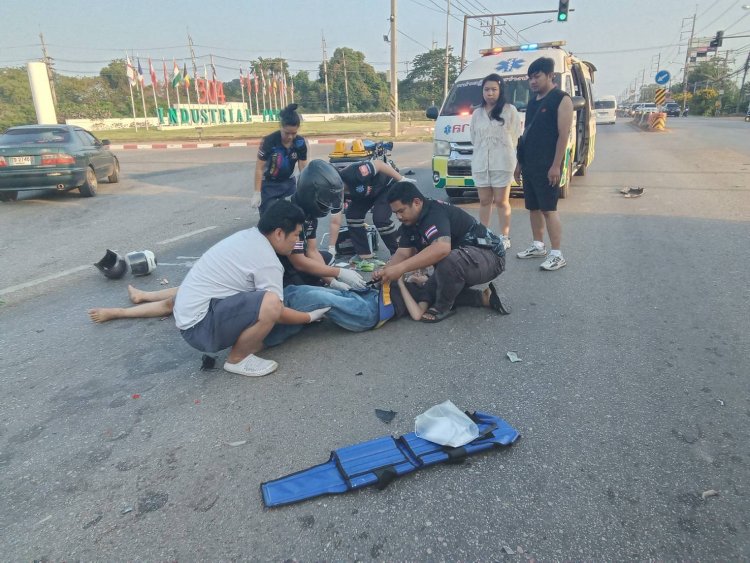หนุ่มกระบะหลับใน พุ่งชน 2 หนุ่มสาวโรงงานเจ็บคาสี่แยกไฟแดงนิคม ฯ304ปราจีนบุรี