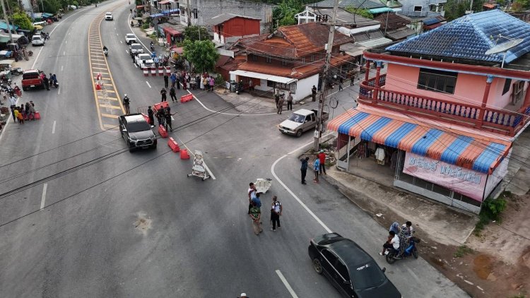 อุกอาจ!4 คนร้ายปลอมเป็นช่างไฟใช้อาวุธสงครามดักยิงถล่มตาบตำรวจดับคารถที่มายอ