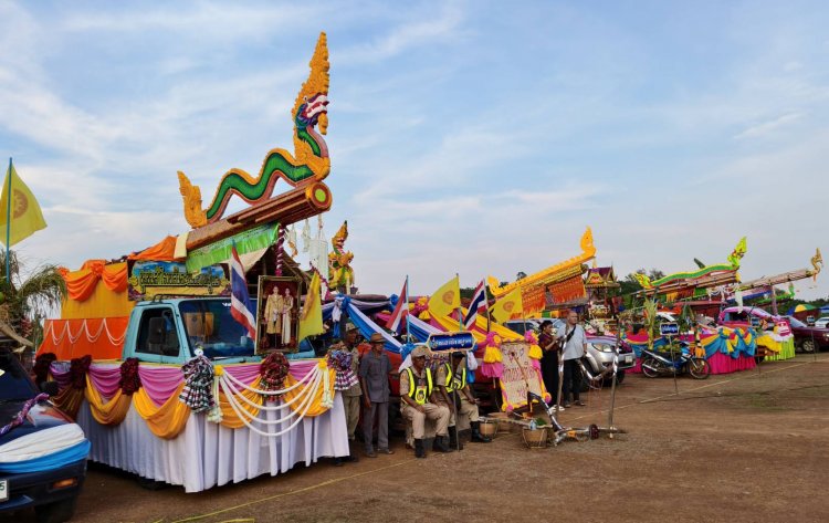 ขบวนแห่ยิ่งใหญ่ สดสวยไฉไล.!สืบสานประเพณีบุญบั้งไฟเทศบาลตำบลไพรบึง