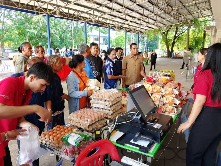 กันทรลักษ์คึกคัก “รถพุ่มพวง” เดินหน้าลดค่าครองชีพ ส่งสินค้าถึงชุมชนห่างไกล หนุนเศรษฐกิจฐานราก