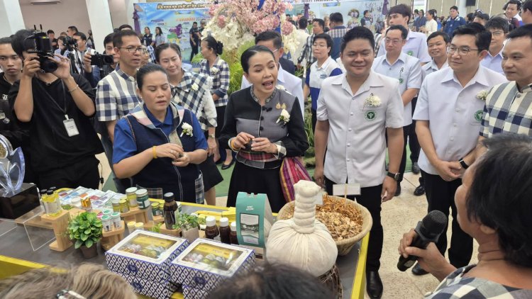 ยิ่งใหญ่อลังการ!มหกรรม “AMNATCHAROEN MOVE รวมใจไทอำนาจ สู่สุขภาพมั่นคง ชุมชนเข้มแข็ง”