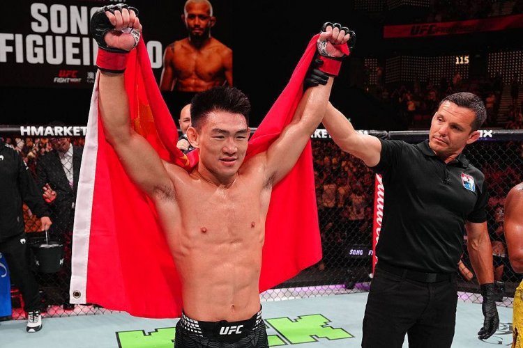 "โลมา ลูกบุญมี " ฝันสลายพ่ายซับมิชชัน " อโมริม" ยกแรก ศึก UFC มาเก๊า
