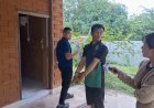 ตำรวจอุทัยธานีคุมตัวผู้ต้องหาชี้จุด 7 จุดฆ่าหนุ่มใหญ่วัย 40 ปีหมกโรงแรมปมหึงโหด