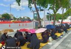 พสกนิกรสองข้างทางถนนราชดำเนินร่วมถวายความอาลัย "พระองค์ภาฯ" อย่างสุดซึ้ง