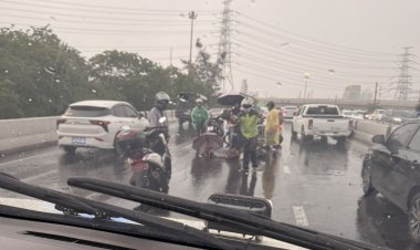ฟ้าผ่าเปรี้ยง!กลางสะพานยกระดับรัชวิภา หนุ่มขี่ จยย. ฝ่าสายฝนบาดเจ็บสาหัส