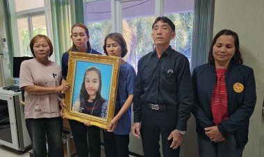 น่าน - 9 ปีแห่งการรอคอย! พ่อแม่สาวท้อง 6 เดือน เหยื่อพลัดตกรางแอร์พอร์ตลิงก์ ยังไม่ได้เงินเยียวยาสักบาท วอนการรถไฟเห็นใจ หลังกู้หนี้สู้คดีจนชีวิตแทบพัง