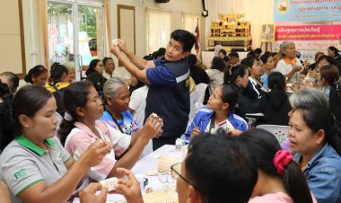 อบจ.ศรีสะเกษ ส่งเสริมอาชีพ "ประดิษฐ์ดอกไม้จันทน์"กลุ่มเปราะบางสู่การพึ่งพาตนเองอย่างยั่งยืน