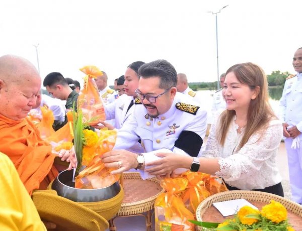นายกฯธนาวิทย์ พร้อมพสกนิกร ปราบปลื้มถวายพระราชกุศล “ทรงพระเจริญ” พิธีทำบุญตักบาตรถวายพระราชกุศล