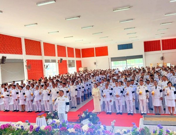 อำเภอกันทรารมย์ประกอบพิธีเจริญพระพุทธมนต์และทำบุญตักบาตรถวายพระราชกุศล
