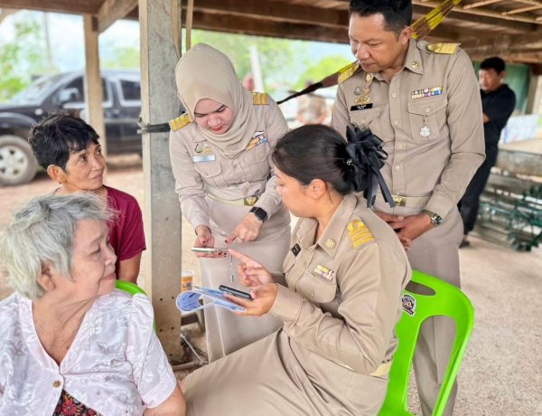 เคาะประตูบ้าน! นายอำเภอบ้านสร้างนำทีมลุยเชิงรุก ช่วยกลุ่มเปราะบางยืนยันตัวตนสวัสดิการแห่งรัฐ