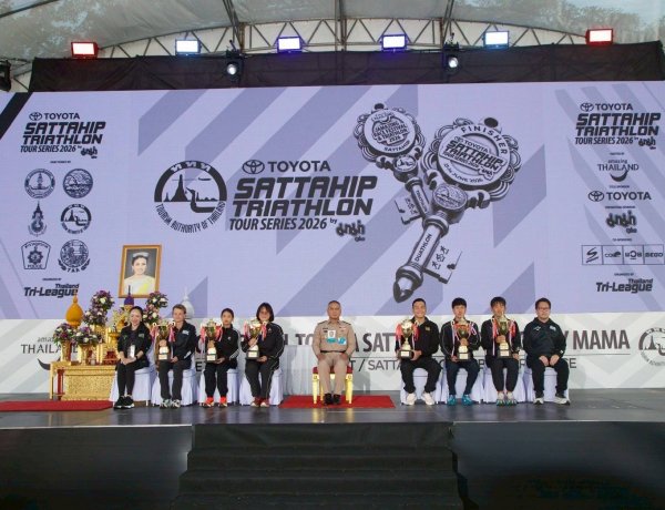 ผู้บัญชาการทหารเรือ ผู้แทนพระองค์มอบถ้วยรางวัลและปล่อยตัวการแข่งขัน AMAZING RACE FESTIVAL SATTAHIP TRIATHLON 2026