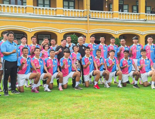 "รร.สวนกุหลาบ" เดินหน้าพัฒนาลูกหนัง เปิดตัวทีมฟุตบอลยุคใหม่