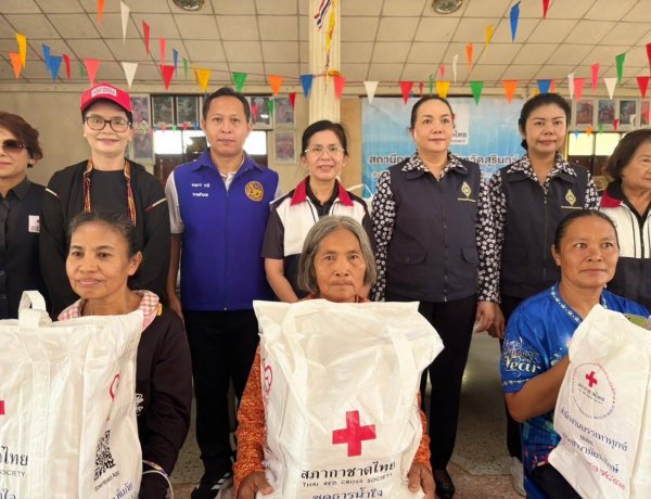 กาชาดศรีสะเกษไม่ทิ้งกัน! มอบชุดธารน้ำใจช่วย 313 ครัวเรือนผู้ประสบวาตภัยห้วยทับทัน เติมกำลังใจฝ่าวิกฤต