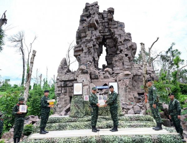 มทภ.2 มอบวัตถุมงคล เหรียญรุ่น “ยุทธบดินทร์ - ศตวรรษ” สร้างขวัญกำลังใจทหารกล้าชายแดน