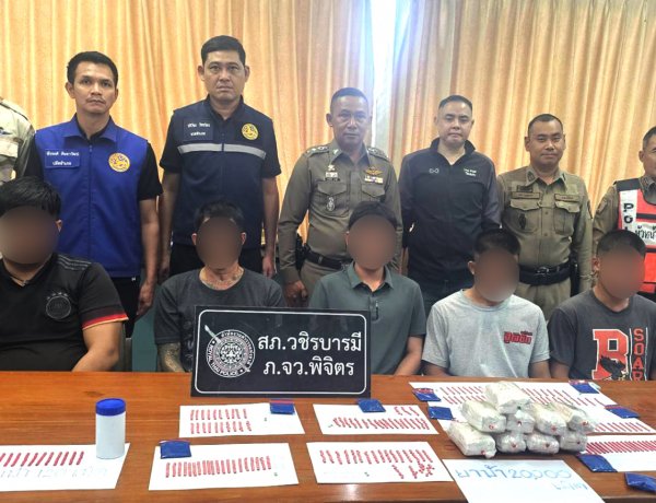 ตำรวจสภ.วชิรบารมีจับคนร้ายขนยาบ้า2หมื่นเม็ด!น่าขำเห็นไฟไซเลนตำรวจตั้งด่านนึกว่าไฟซ่อมถนนขับเข้าช่องให้ตำรวจรวบซะงั้น