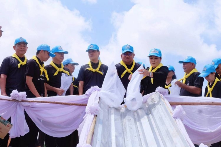 ผู้ว่าฯ ศรีสะเกษ นำพลังจิตอาสาพัฒนาหนองโคตร ปลูกต้นไม้–ปล่อยพันธุ์ปลา ถวายเป็นพระราชกุศล
