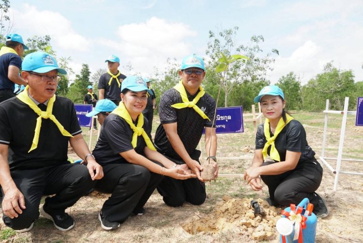 เทศบาลตำบลโพธิ์กระสังประกอบพิธีปลูกป่าเฉลิมพระเกียรติ