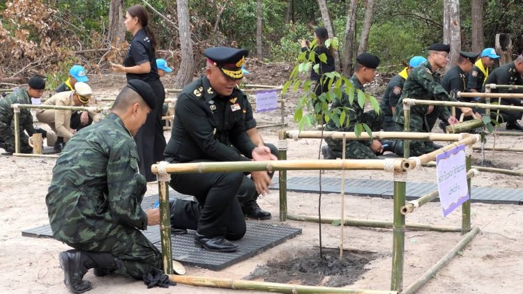 แม่ทัพน้อยที่ 2 เปิดโครงการปลูกยางนาและไม้มีค่าเฉลิมพระเกียรติพระบรมราชินี
