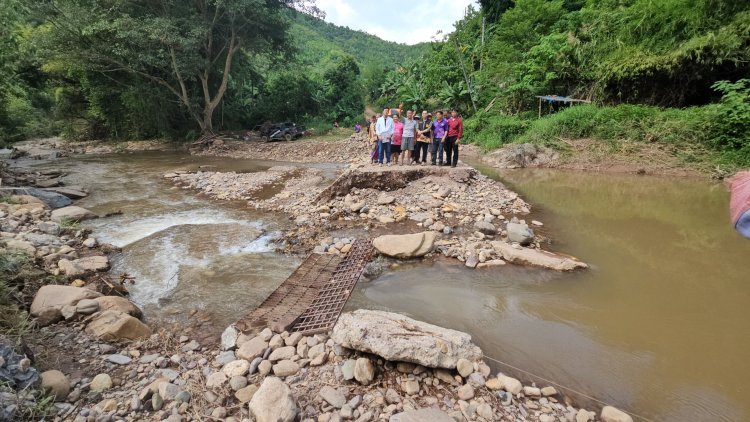 สส.น่าน เขต 2 ลงพื้นที่ร่วมท้องถิ่น วางแผนประสานทุกหน่วยเร่งแก้ปัญหา “สะพานบ้านทัพม่าน” ขาดซ้ำ 3 รอบ ชาวบ้านบัวใหญ่ 8 หมู่บ้าน เดือดร้อนหนัก