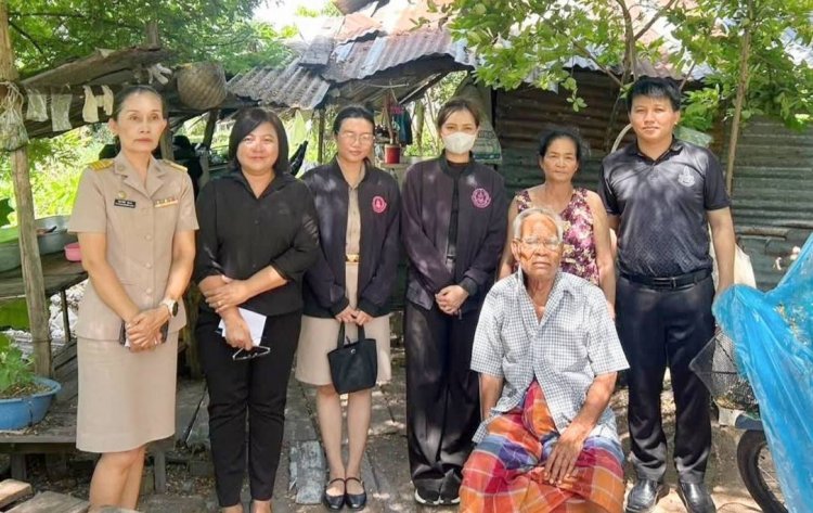 อำเภอเมืองศรีสะเกษไม่ทอดทิ้งกัน!ยื่นมือช่วยเหลือ “ลุงนักเป่าแคน”วัย 79 ปี เตรียมผลักดันเข้าถึงสวัสดิการรัฐ
