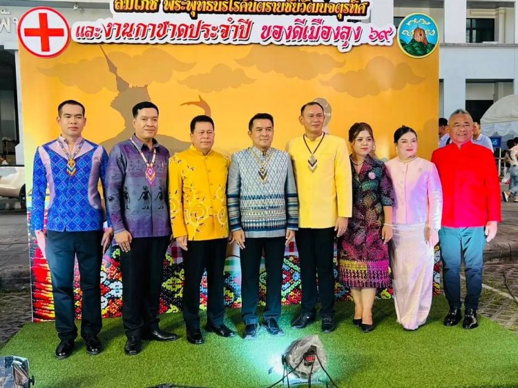 อลังการ!แฟชั่นโชว์ผ้าไทย “พัสตราภรณ์ ตระการตา ล้ำค่าผ้าถิ่นเมืองลุง”เพิ่มมูลค่าศก.ฐานราก