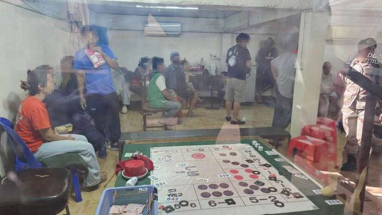 สนธิกำลังบุกทลายบ่อนพนันไฮโลกลางชุมชนบ้านเมืองเล็นรวบ31นักพนันพร้อมของกลางเพียบ