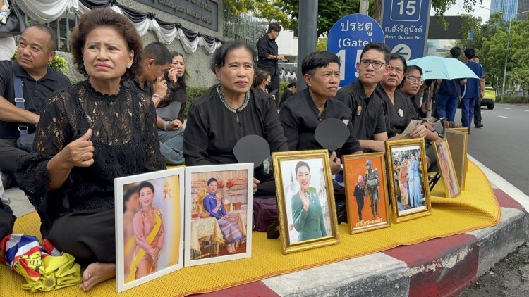 ประชาชนเนืองแน่น รพ.จุฬาฯ ปูเสื่อนั่งเฝ้ารอรับขบวนพระบรมศพ “เจ้าฟ้าพัชรกิติยาภา” ท่ามกลางความอาลัย