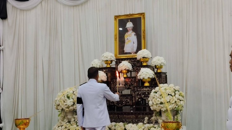 พสกนิกรชายแดนเขาพระวิหาร จัดพิธีสรงน้ำพระศพ และพิธีลงนามแสดงความไว้อาลัย