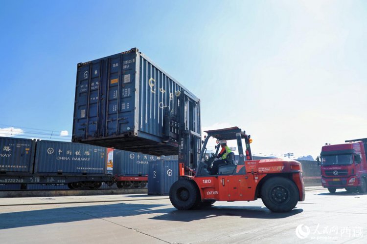 ครบรอบ 20 ปีรถไฟชิงไห่-ทิเบต ลานขนส่งลาซาขนถ่ายสินค้ากว่า 6.59 ล้านตันต่อปี