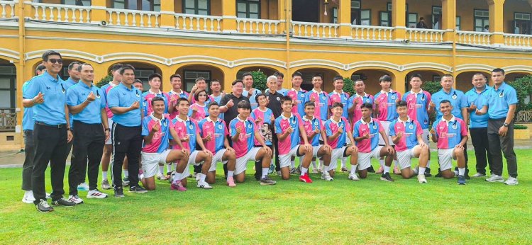 "รร.สวนกุหลาบ" เดินหน้าพัฒนาลูกหนัง เปิดตัวทีมฟุตบอลยุคใหม่