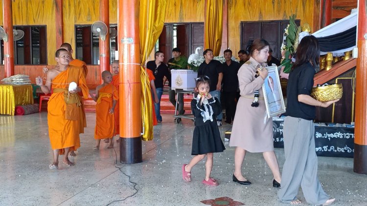 อาลัยส่งวิญญาณครูกลองยาว! สั่งเสียเมีย-ลูก ห้ามจัดงานเศร้า-ตีกลองยาวสนั่นเมรุ แทนเพลงโศก