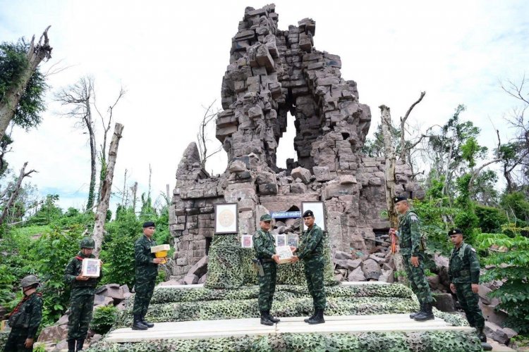 มทภ.2 มอบวัตถุมงคล เหรียญรุ่น “ยุทธบดินทร์ - ศตวรรษ” สร้างขวัญกำลังใจทหารกล้าชายแดน