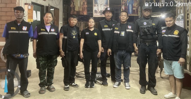 “ผู้ใหญ่ตวง” พร้อม ผู้ช่วย ผญบ. นำ ชรบ. บ้านหนองบัว ตั้งจุดตรวจจุดสกัด เพื่อดูแลความสงบเรียบร้อย